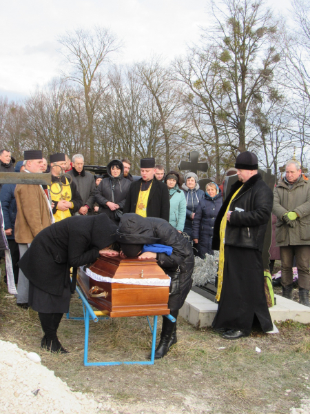 
В останню дорогу провели 36-річного воїна з Кременеччини, якого вважали безвісти зниклим (ФОТО)