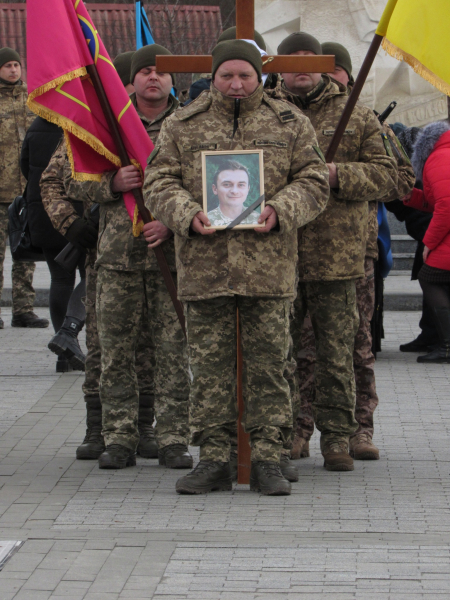 
В останню дорогу провели 36-річного воїна з Кременеччини, якого вважали безвісти зниклим (ФОТО)