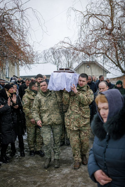 
У селі Сороцьке поховали батька двох дітей, який загинув на Куп'янському напрямку (фото)