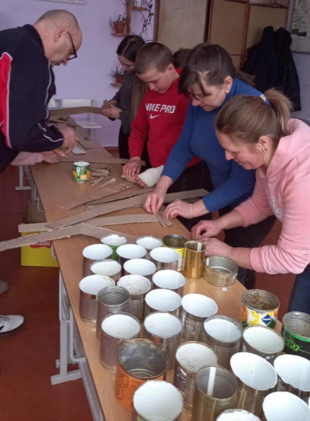 
Окопні свічки для ЗСУ виготовили школярі з Саранчуківської громади (ФОТО)