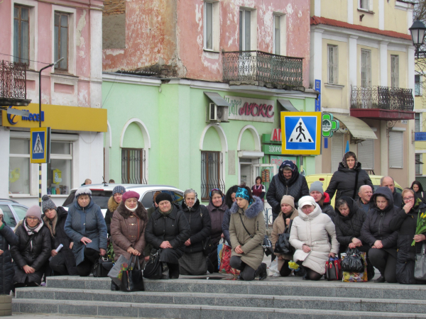 
В останню дорогу провели 36-річного воїна з Кременеччини, якого вважали безвісти зниклим (ФОТО)