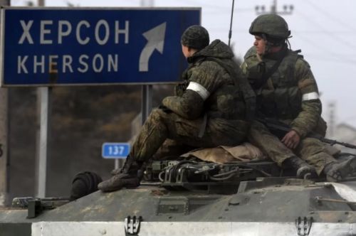 
російські окупанти тікають з Херсонщини