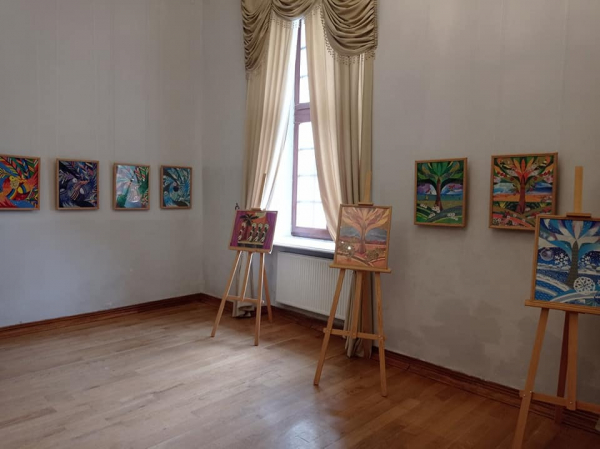 У Вишнівецькому палаці діє виставка відомої художниці з Кременця