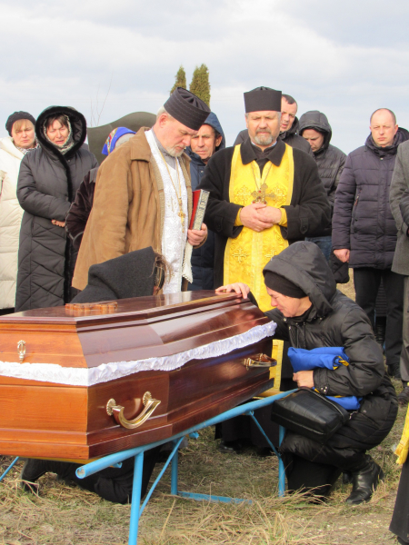 
В останню дорогу провели 36-річного воїна з Кременеччини, якого вважали безвісти зниклим (ФОТО)