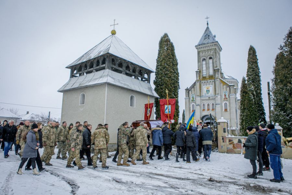 
У селі Сороцьке поховали батька двох дітей, який загинув на Куп'янському напрямку (фото)