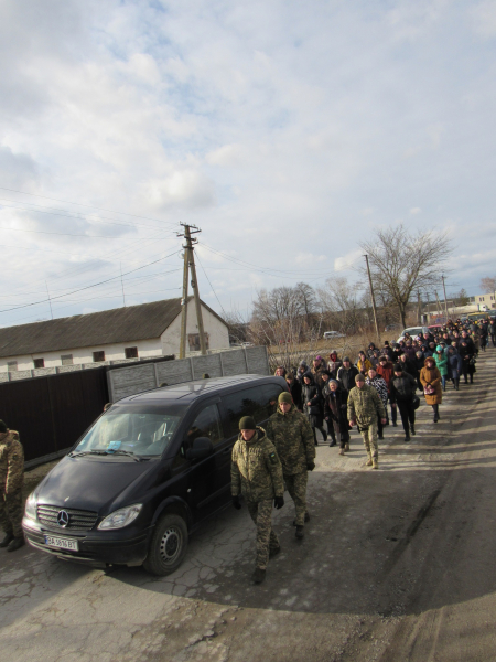 
В останню дорогу провели 36-річного воїна з Кременеччини, якого вважали безвісти зниклим (ФОТО)