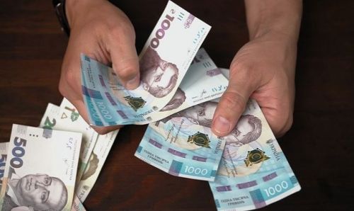 
Майже 9 тисяч: в Україні пропонують тричі підняти мінімальну зарплату