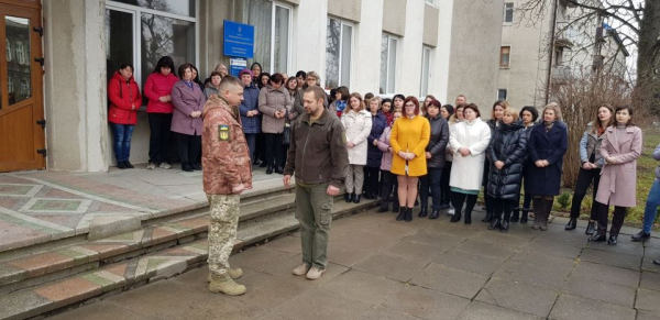 
Підписав контракт із ЗСУ: під час сесії голова Монастириської громади оголосив, що йде воювати (фото)