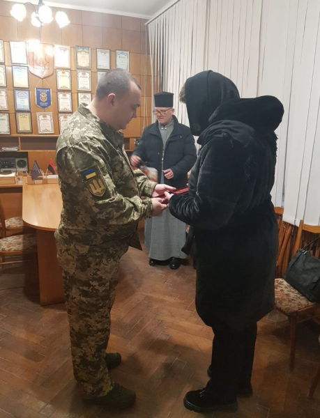 
Мати загиблого військового з Чортківщини отримала орден "За мужність" (фото)