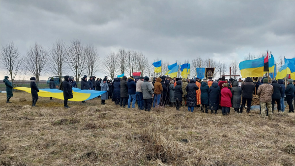 
Лікарі довго боролися за життя воїна: на Козівщині поховали героя Василя Яцика