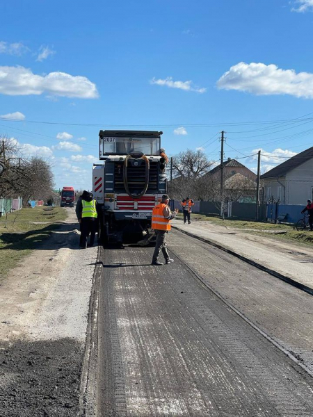 
На дорогах Тернопільщини стартували ремонтні роботи (фото)