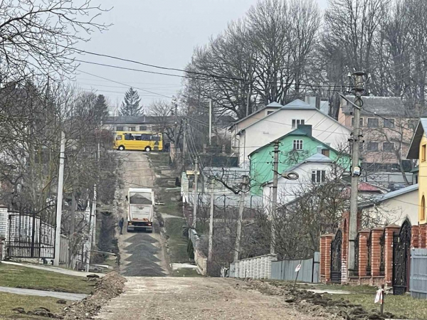 
У Підгородньому почали ремонтувати місцеві дороги (фото)
