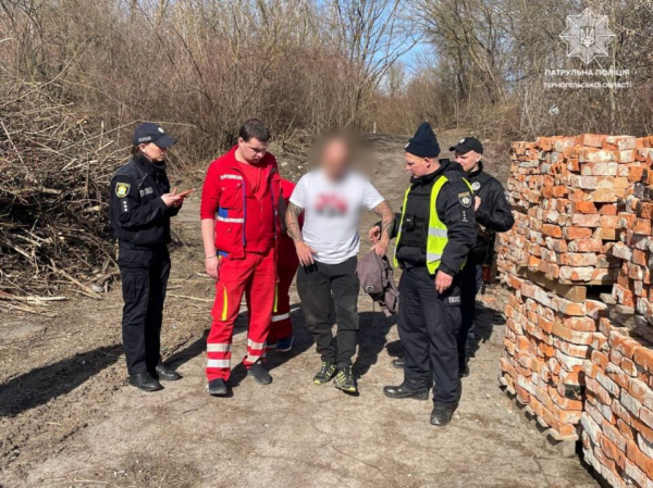 У Тернополі патрульні і медики рятували аргентинця, якому стало зле посеред вулиці