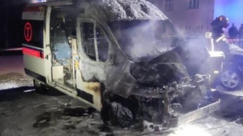 
У Польщі підпалили волонтерські автомобілі швидкої допомоги, що мали відправитися в Україну