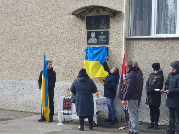 
У Підволочиську відкрили меморіальну дошку в пам'ять про загиблого військового Віталія Промовича (фото, відео)