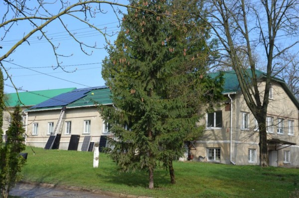 На Чортківській лікарні встановлюють сонячні батареї на 1 млн грн