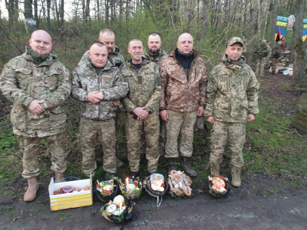 
Великдень на фронті: воїни з Тернопільщини освятили паски (ФОТО)
