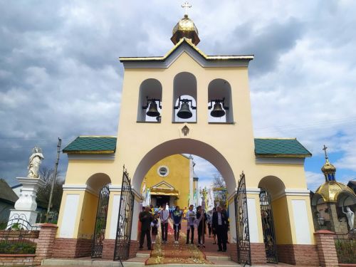 
У селі на Тернопільщині спорудили нову дзвіницю та розписали храм (фото)