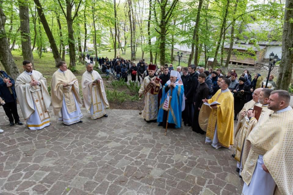 
У Зарваниці відбулася проща матерів загиблих військовослужбовців (ФОТО)