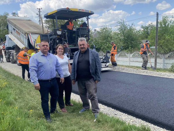 
Підприємець власним коштом відремонтував ще одну дорогу у Микулинецькій громаді 