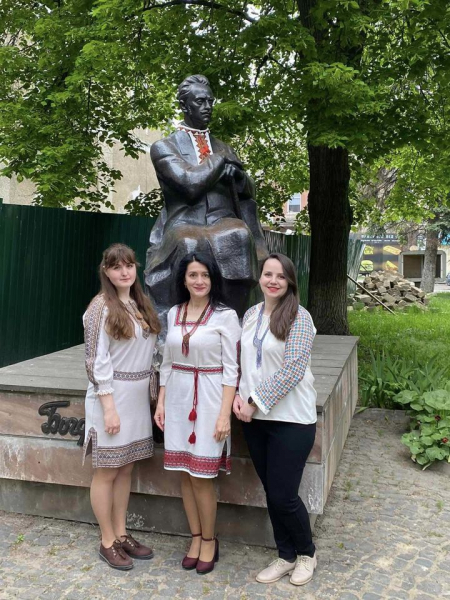 
На Тернопільщині у вишиванки одягнули пам'ятники Бандери, Шевченка, Лепкого та Флоріана (фото)