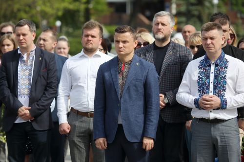 
“Це кривавий місяць у нашій історії”: у День Героїв голова Тернопільської обласної ради вшанував борців за Україну