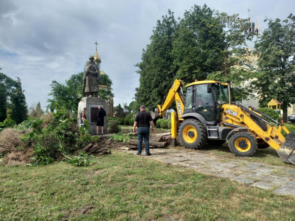 Радянського солдата не буде: у громаді біля Тернополя реконструюють пам`ятник полеглим у Другій Світовій війні