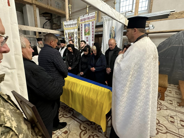 
Мав добре серце: у Кам’янках попрощалися з молодим Героєм Юрієм Твардовським (ФОТО)