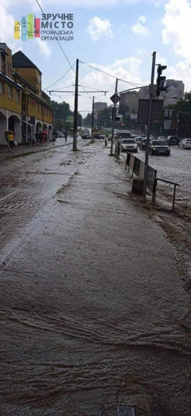 
Місто затопило: Бережани накрила потужна злива (фото, відео)