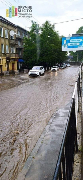 
Місто затопило: Бережани накрила потужна злива (фото, відео)