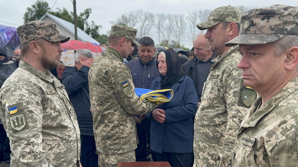 
Мав добре серце: у Кам’янках попрощалися з молодим Героєм Юрієм Твардовським (ФОТО)