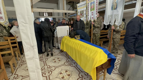 
Мав добре серце: у Кам’янках попрощалися з молодим Героєм Юрієм Твардовським (ФОТО)