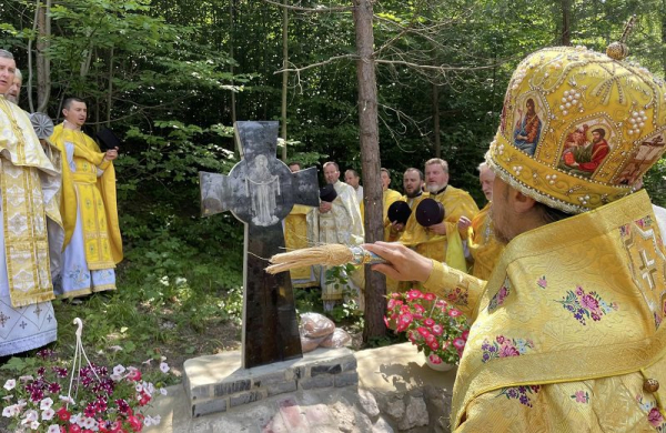 На Кременеччині у легенданому місці молилися за Україну
