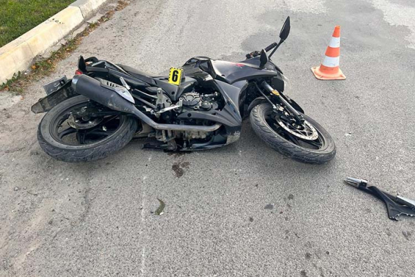 
Двоє школярів на мотоциклі врізались у зустрічне авто на Чортківщині (ФОТО)