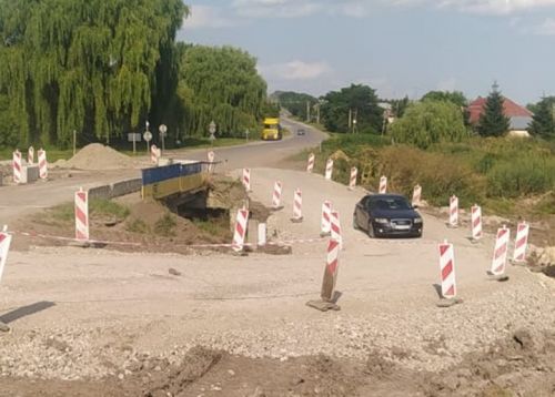 
На дорозі Тернопіль – Скалат – Жванець у селі Пробіжна здійснюється об'їзд через ремонт аварійного мосту