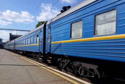 
В "Укрзалізниці" попередили про затримку потягів львівського напрямку