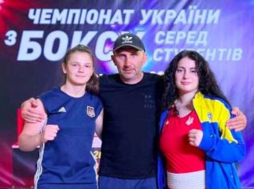 
Тернопільські боксерки здобули золоті медалі на Чемпіонаті України з боксу серед студентів (фото)