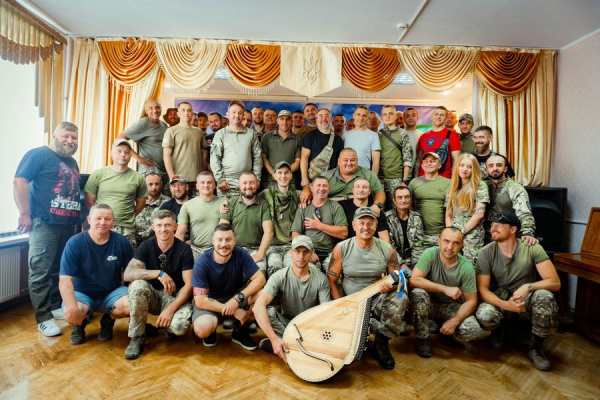 
Артисти «Культурного Десанту» завітали до військових 105-ої окремої бригади територіальної оборони ЗСУ (фото)