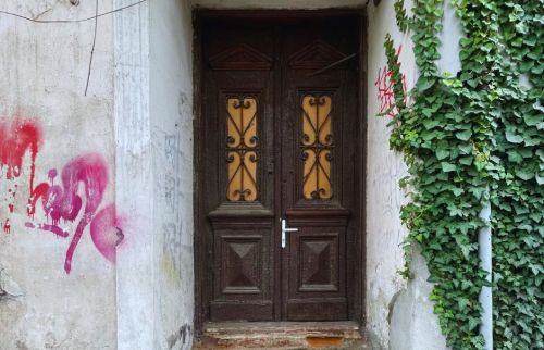 
У Тернополі сформувалося дві організації, які будуть займатися відновленням старовинних дверей