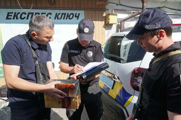 
Нелегальний алкоголь та цигарки: на Тернопільщині вилучили значну контрабанду (ФОТО)