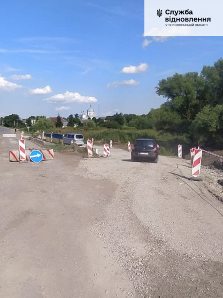 
На дорозі Тернопіль – Скалат – Жванець у селі Пробіжна здійснюється об'їзд через ремонт аварійного мосту