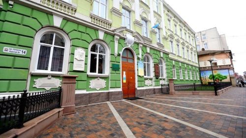 
У Тернополі батьки вимагають скасувати рішення сесії про об'єднання Української гімназії та технічного ліцею