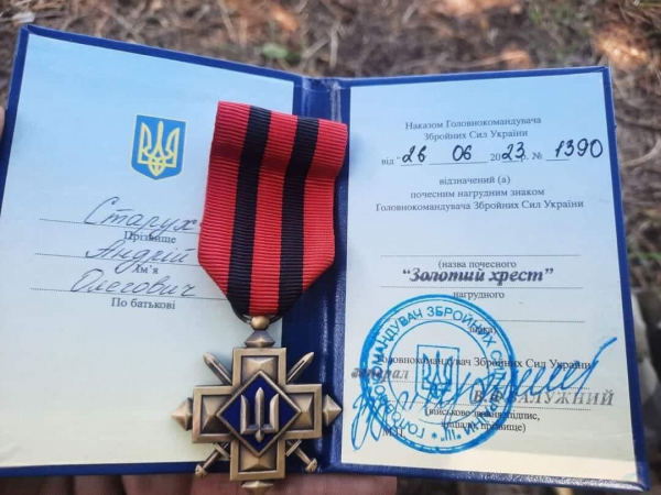 
Міський голова з Тернопільщини отримав "Золотий хрест" від Залужного