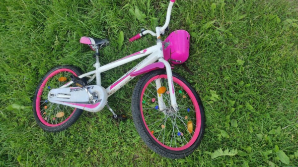 На Тернопільщині неповнолітній мотоцикліст збив дівчинку на велосипеді