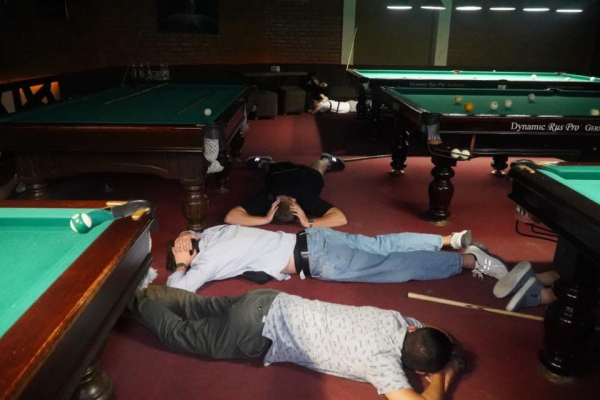 68 відвідувачів, зелені пакетики, ампули і таблетки: у Тернополі оперативники накрили &ldquo;бар&rdquo;, який працював у комендантську годину