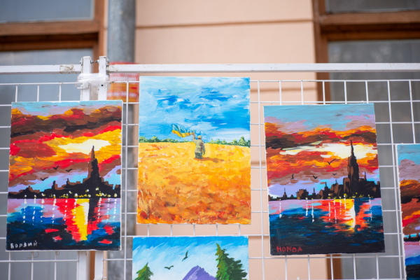 
Картини, створені пораненими військовими, презентували на виставці у Тернополі (ФОТО)