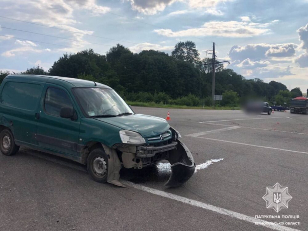 Авто перекинулось на дах: під Тернополем серйозна ДТП