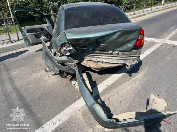 Автотроща на Бродівській в Тернополі: є травмовані