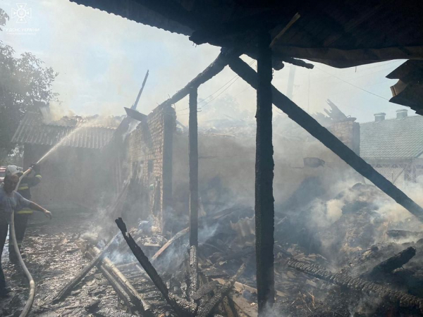 
Пожежа на Чортківщині: полум'я перекинулось на житловий будинок (фото)