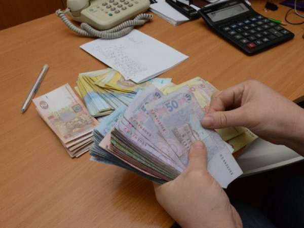 На Тернопільщині чиновник вкрав 340 тисяч бюджетних гривень для будівництва казарми